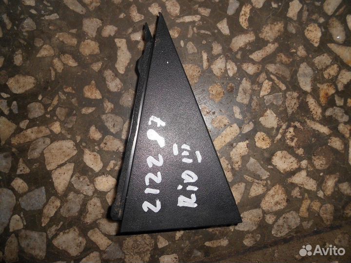 Угловая накладка двери правая (Kia Rio)