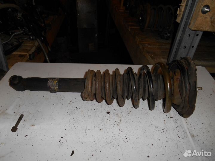 Стойка левая Nissan Primera P10 Ниссан Премьера