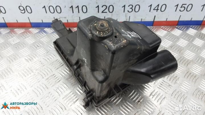 Корпус воздушного фильтра Toyota Prius 3 2011