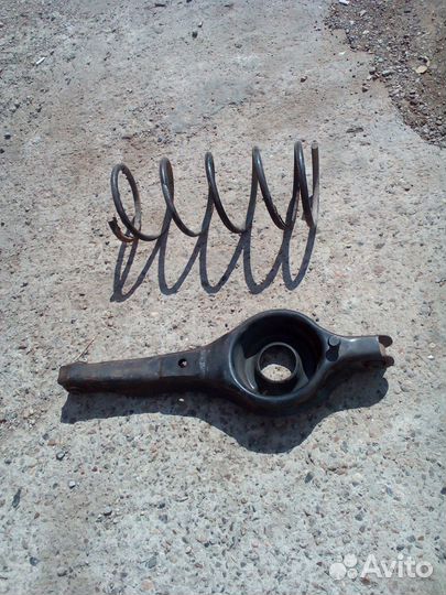 Задний рычаг с пружиной Ford Focus1