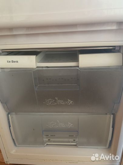 Полки и ящики от холодильника Beko