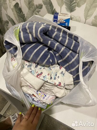 Пакет с детской одеждой