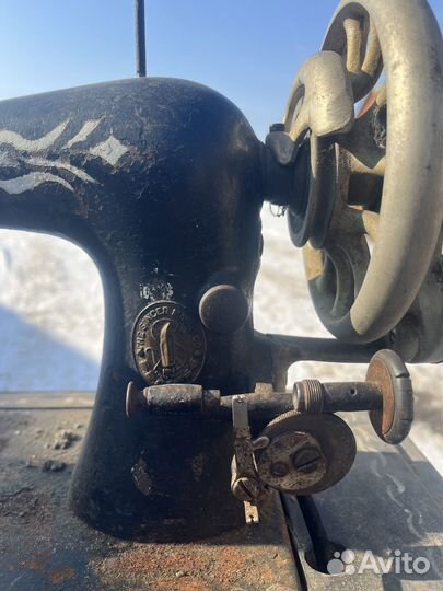 Швейная машинка зингер