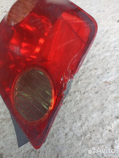 Фонарь задний правый Toyota IST