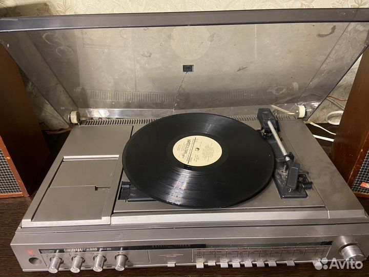 Проигрыватель виниловых пластинок