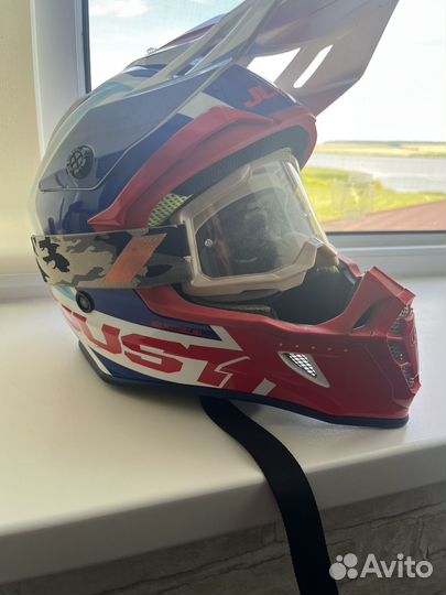 Продам шлем за 7000.В очень хорошем состоянии