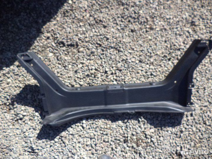 Накладка замка багажника Mercedes-Benz C180 W203