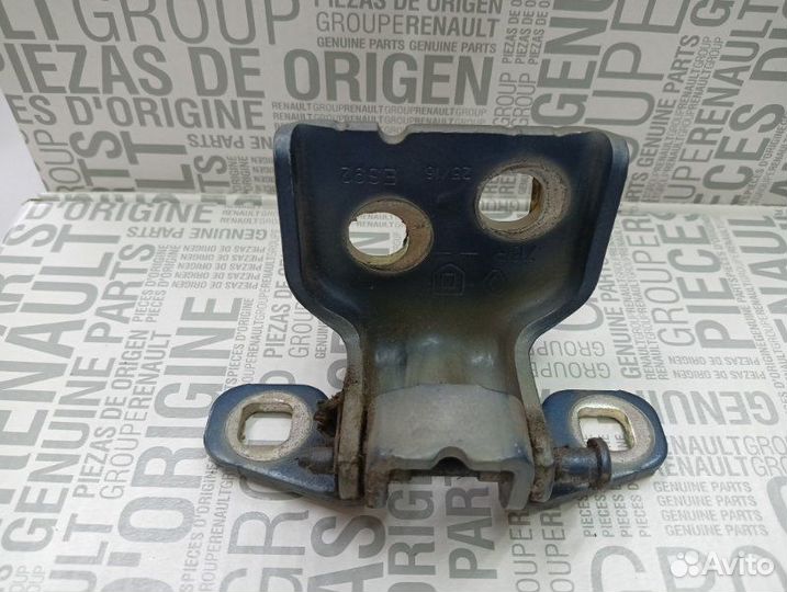 Петля двери правая Nissan Terrano