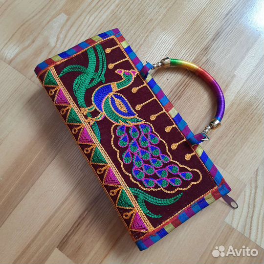 Сумка клатч с павлинами