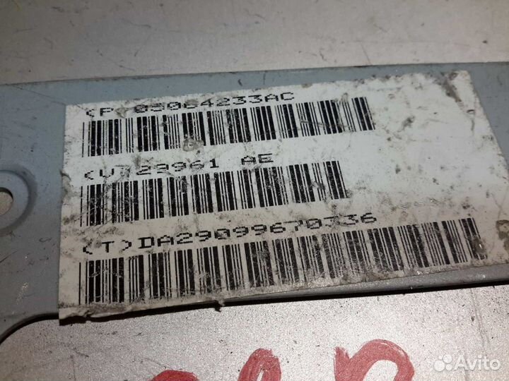 Усилитель акустической системы Jeep Grand Cherokee