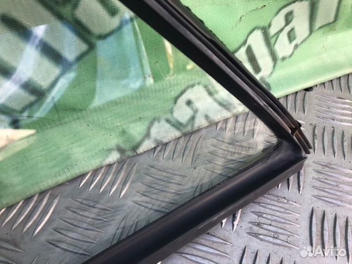 Форточка двери задняя правая Mercedes-Benz 190E