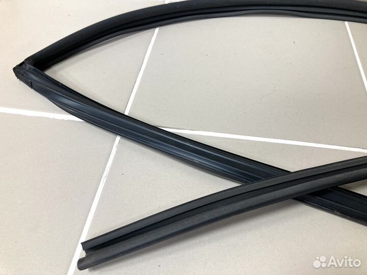Уплотнитель стекла зад прав Ssang Yong Actyon NEW