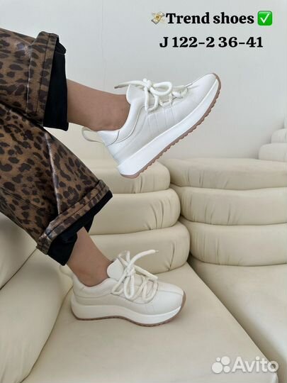 Кроссовки женские