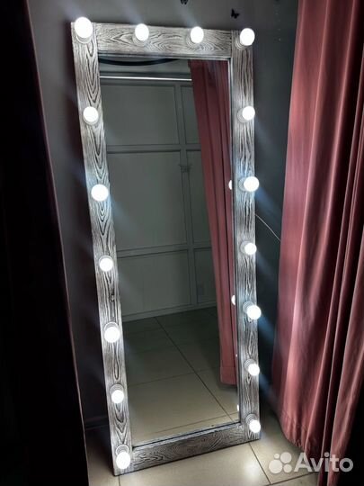 Зеркало с подсветкой в полный рост