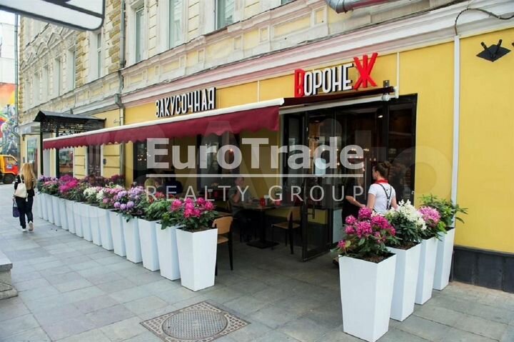 Сдам торговое помещение, 381 м²