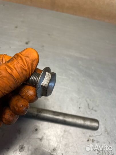 Болт оси переднего колеса Honda VFR800