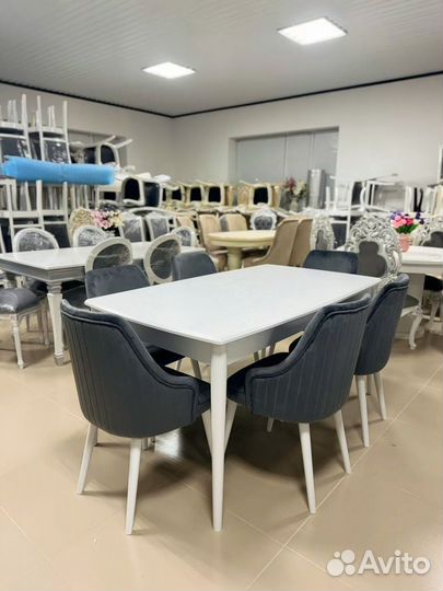 Стол и стулья