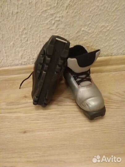 Лыжные ботинки atomic детские, по стельке 21,5 см