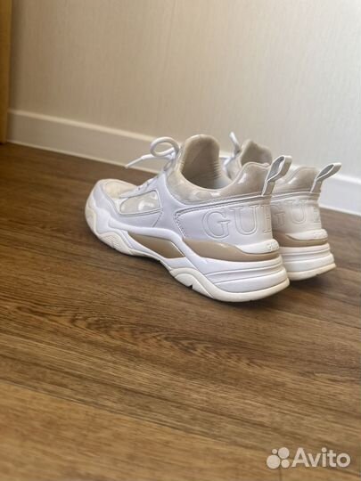 Кроссовки женские guess