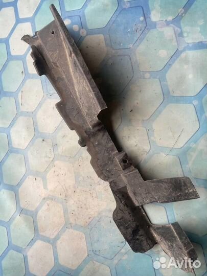 Воздуховод радиатора правый 51717036694