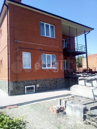 Дом 219,5 м² на участке 8,2 сот.