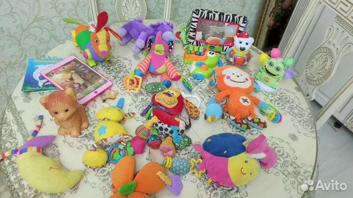 Развивающий коврик и игрушки