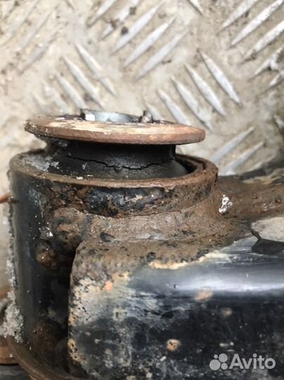 Продам передние рычаги toyota land cruiser 200