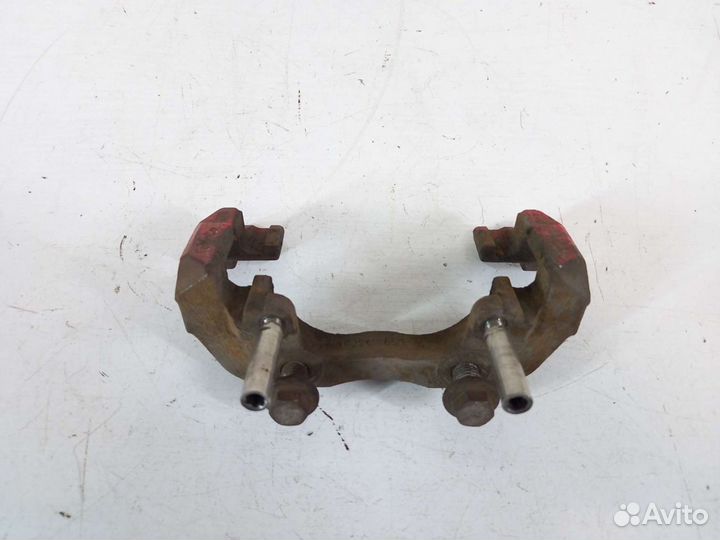 Скоба переднего суппорта Форд Фокус 3