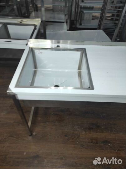 Стол с мойкой