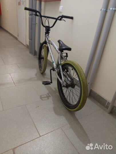 Трюковой велосипед BMX wipe 520