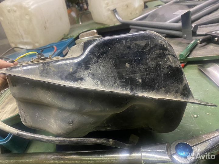 Бензобак на мотоцикл