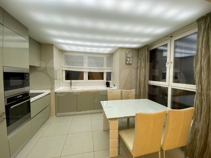 3-к. квартира, 90 м², 13/20 эт.