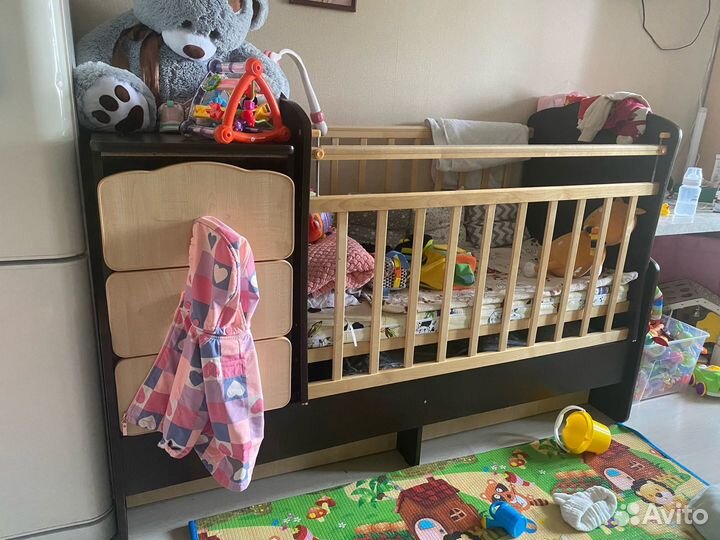 Кроватка для новорожденных с маятником трансформер