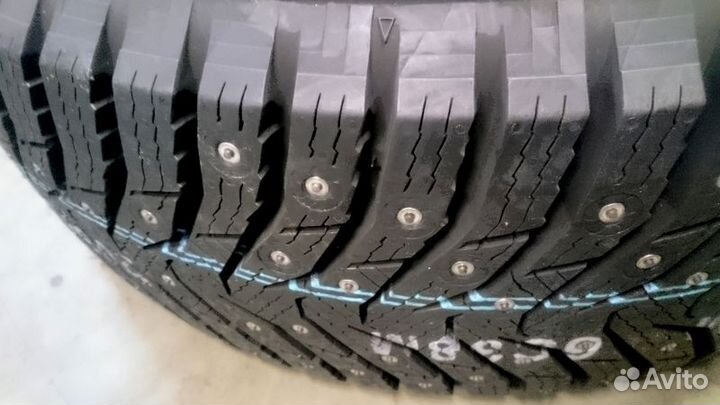 Marshal WinterCraft Ice WI31 215/60 R16 99T