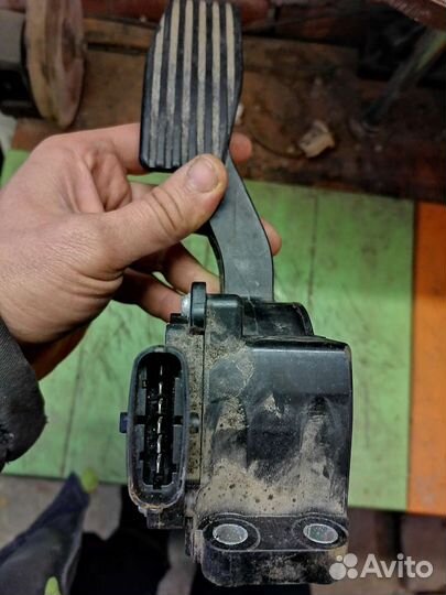 Электронная педаль газа priora