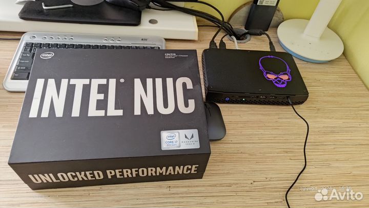 Intel NUC Hades Canyon NUC8i7HVK