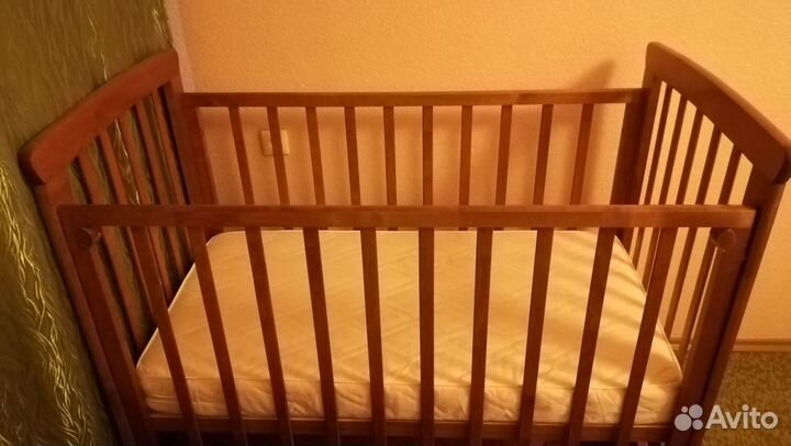Детская кроватка с маятником + матрас
