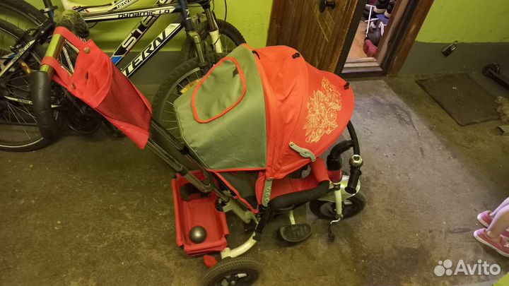 Велосипед трехколесный с ручкой управления