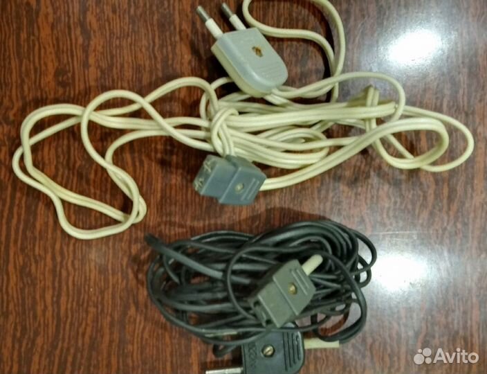 Адаптер советский FBC 13120 (13.5V и 1.2А). Кабели