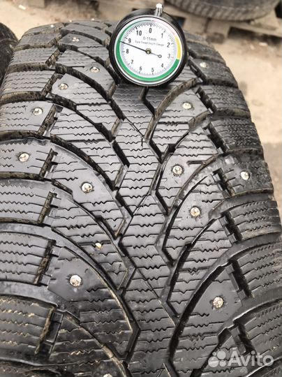 Pirelli Formula Ice 215/65 R16