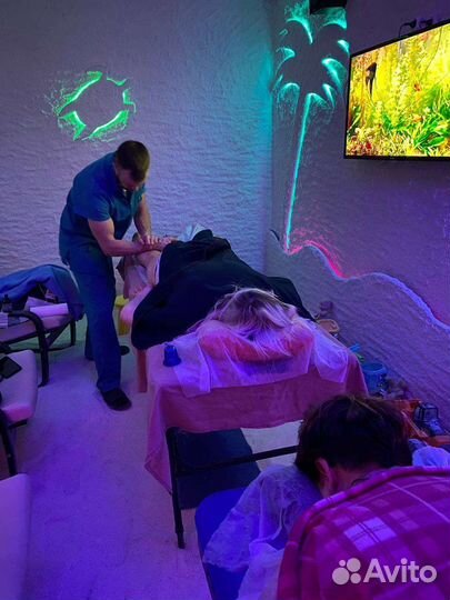 Массаж; массаж для двоих в соляной комнате