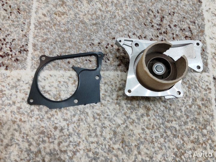 Водяной насос помпа