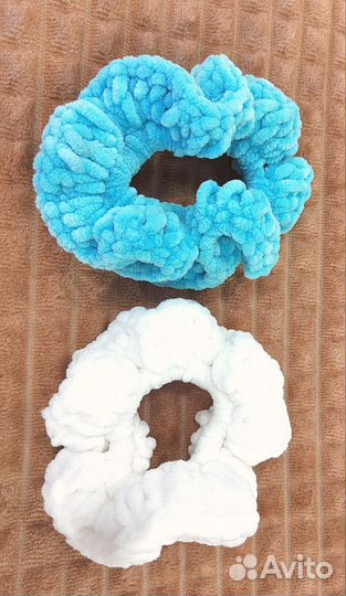 Резинка для волос вязаная