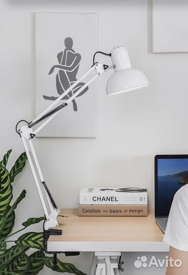 Лампа настольная, высота 80см, белая