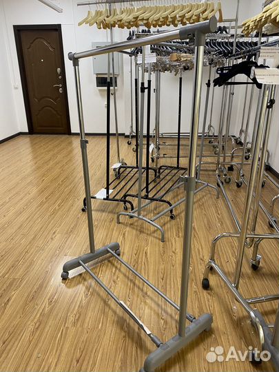 Рейл металлический на колесах, цв серый