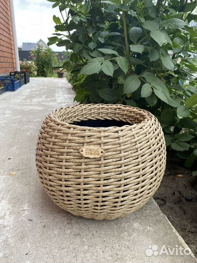 Кашпо для цветов из ротанга