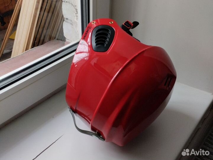 Горнолыжный шлем