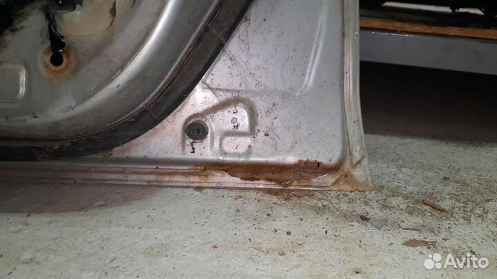 Передняя правая дверь Мазда Фамилия