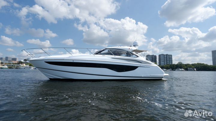 Моторная яхта Princess V40