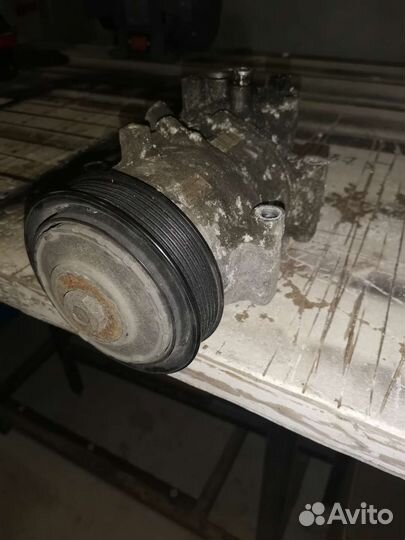 Компрессор кондиционера 8831002790 toyota corolla